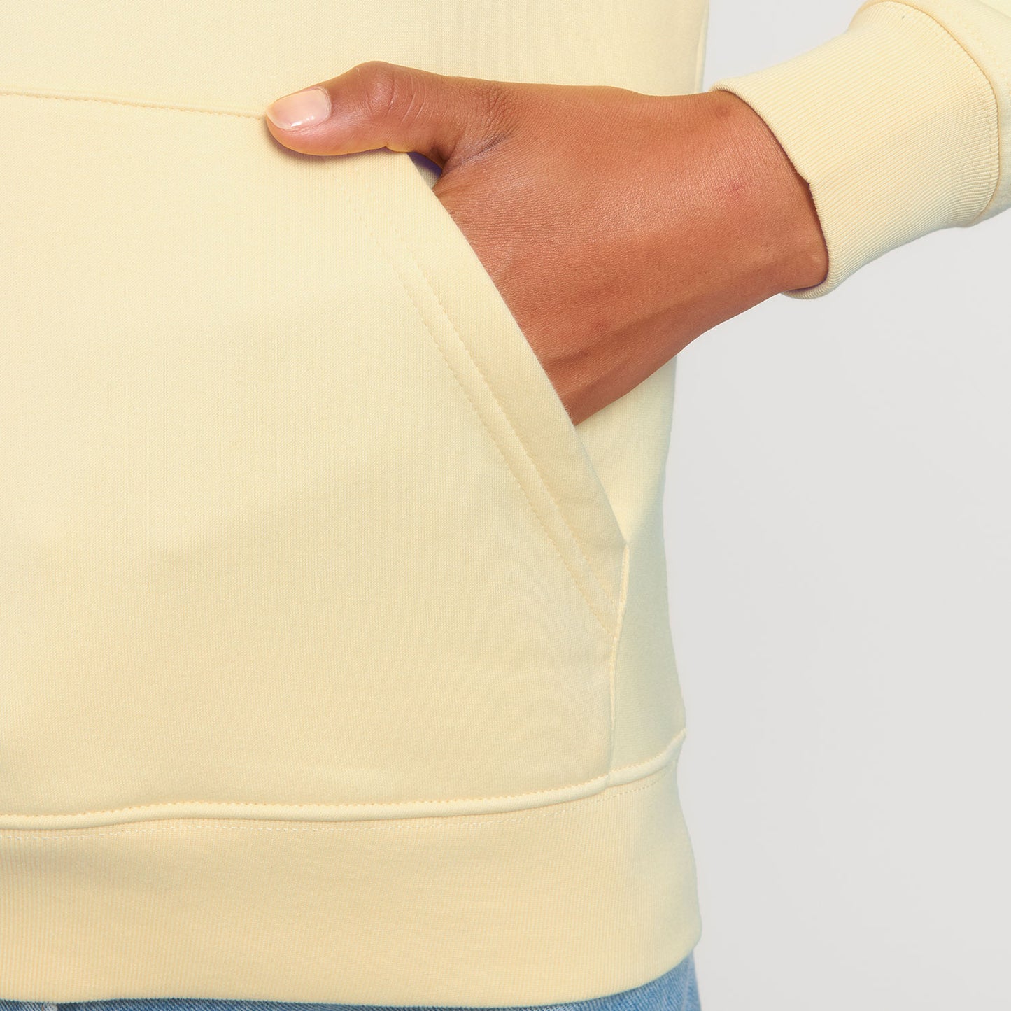 05_Hoodie_Detail_butter