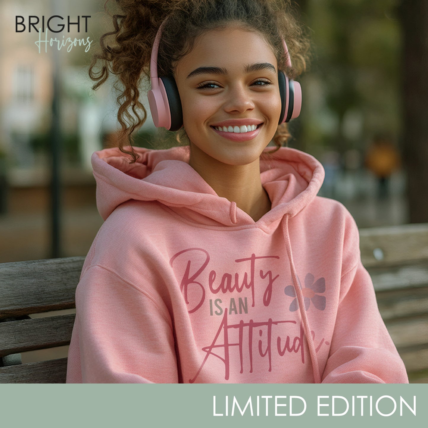 Cropped Hoodie "Beauty"