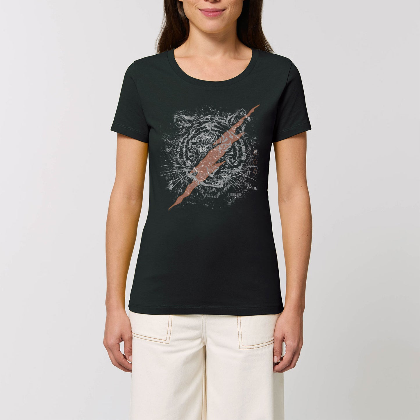 03_T-Shirt_Front_Model_LK10663