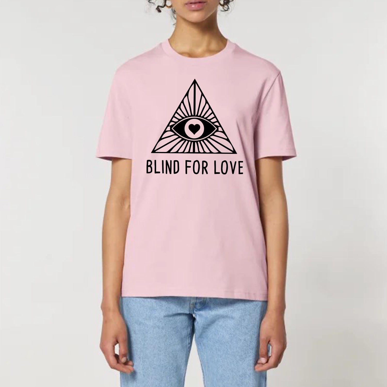 03_T-Shirt_Front_Model_LK11174