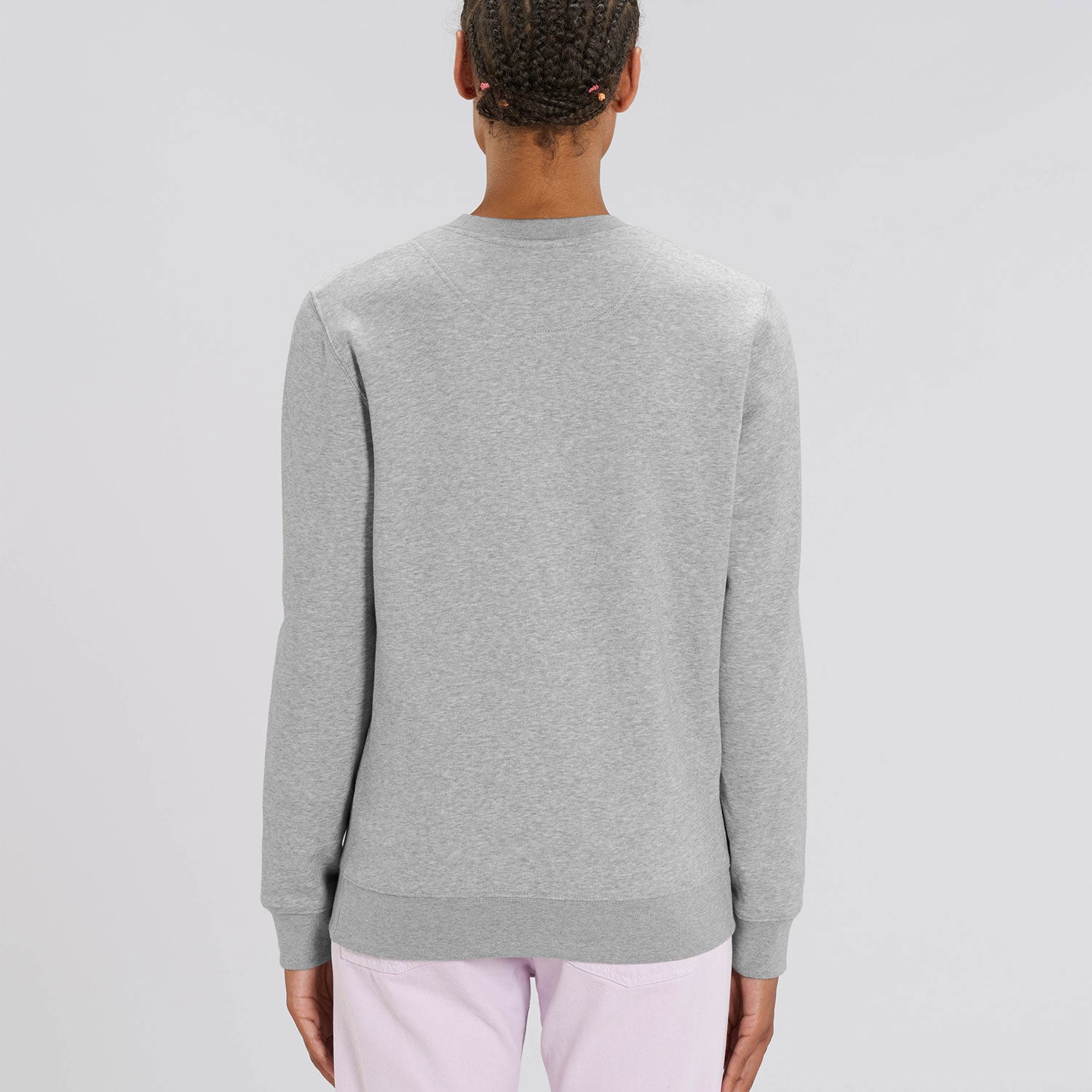 04_Sweatshirt_Back_Model_grau_melange