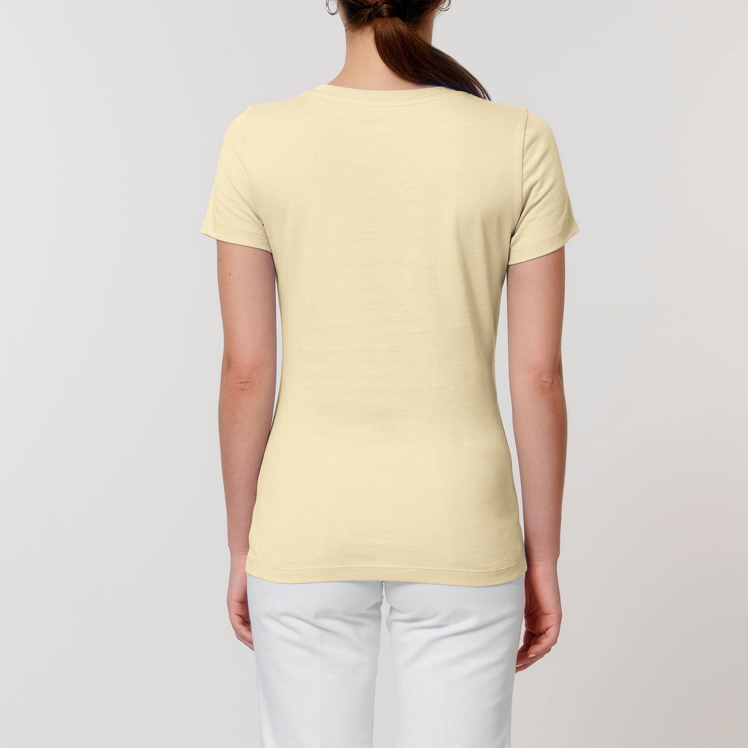 04_T-Shirt_Back_Model_butter