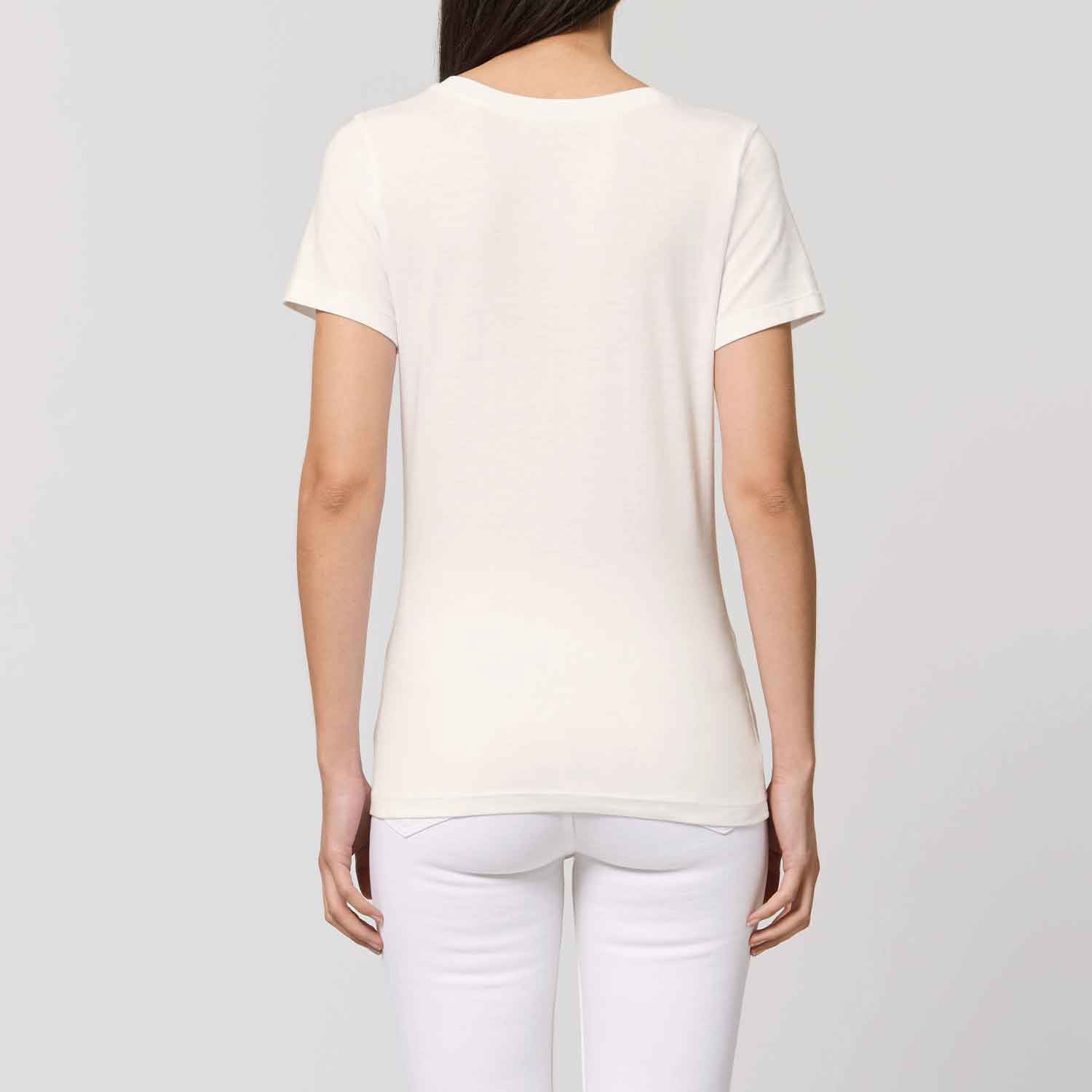 04_T-Shirt_Back_Model_creme